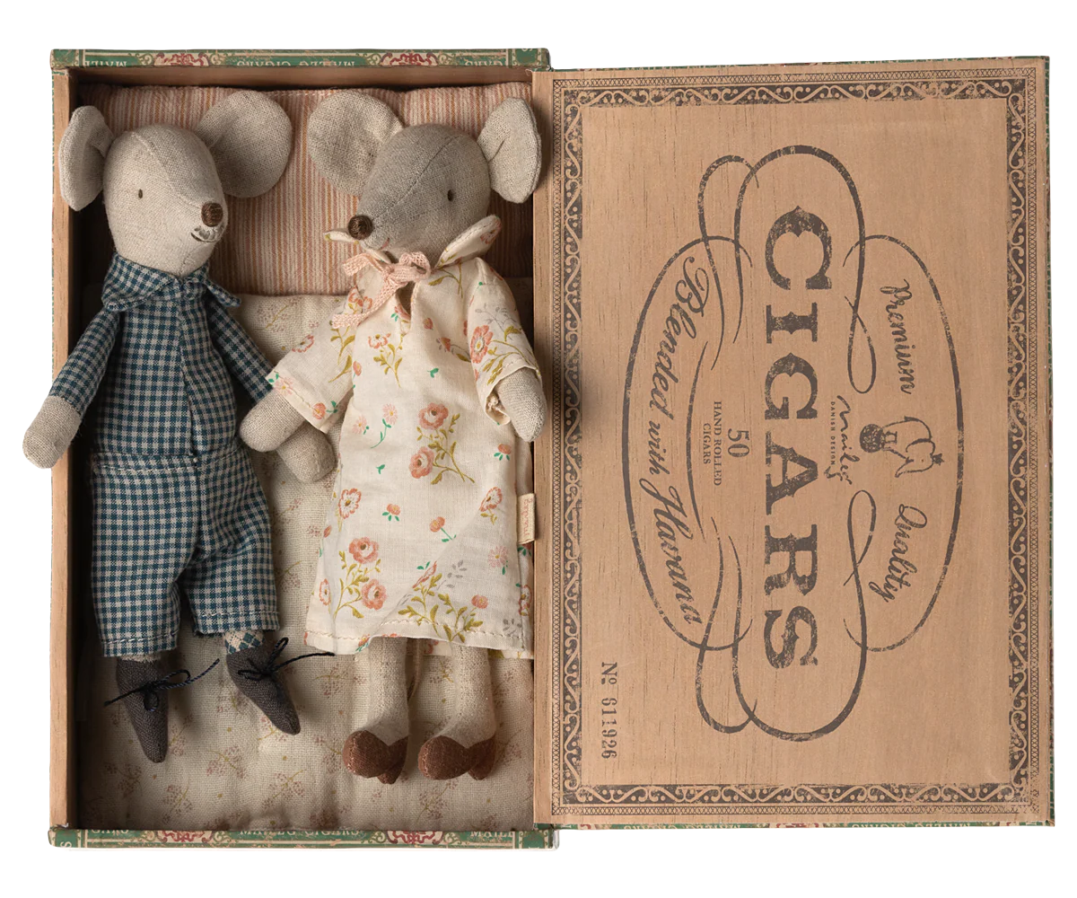 Grandma & Grandpa Mice in Cigarbox