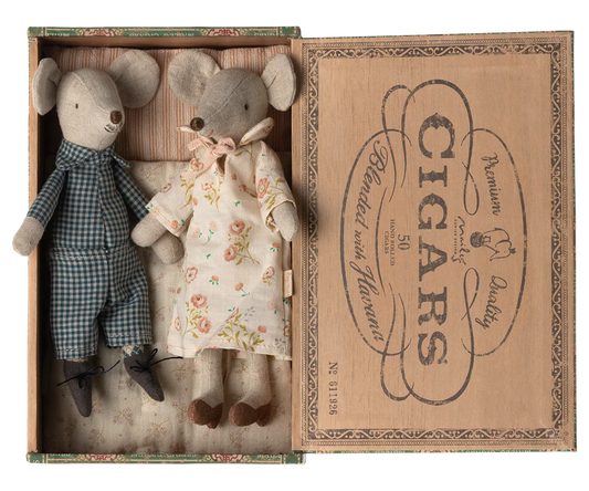 Grandma & Grandpa Mice in Cigarbox